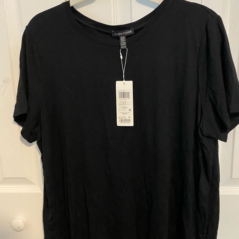 Lightweight short sleeved top